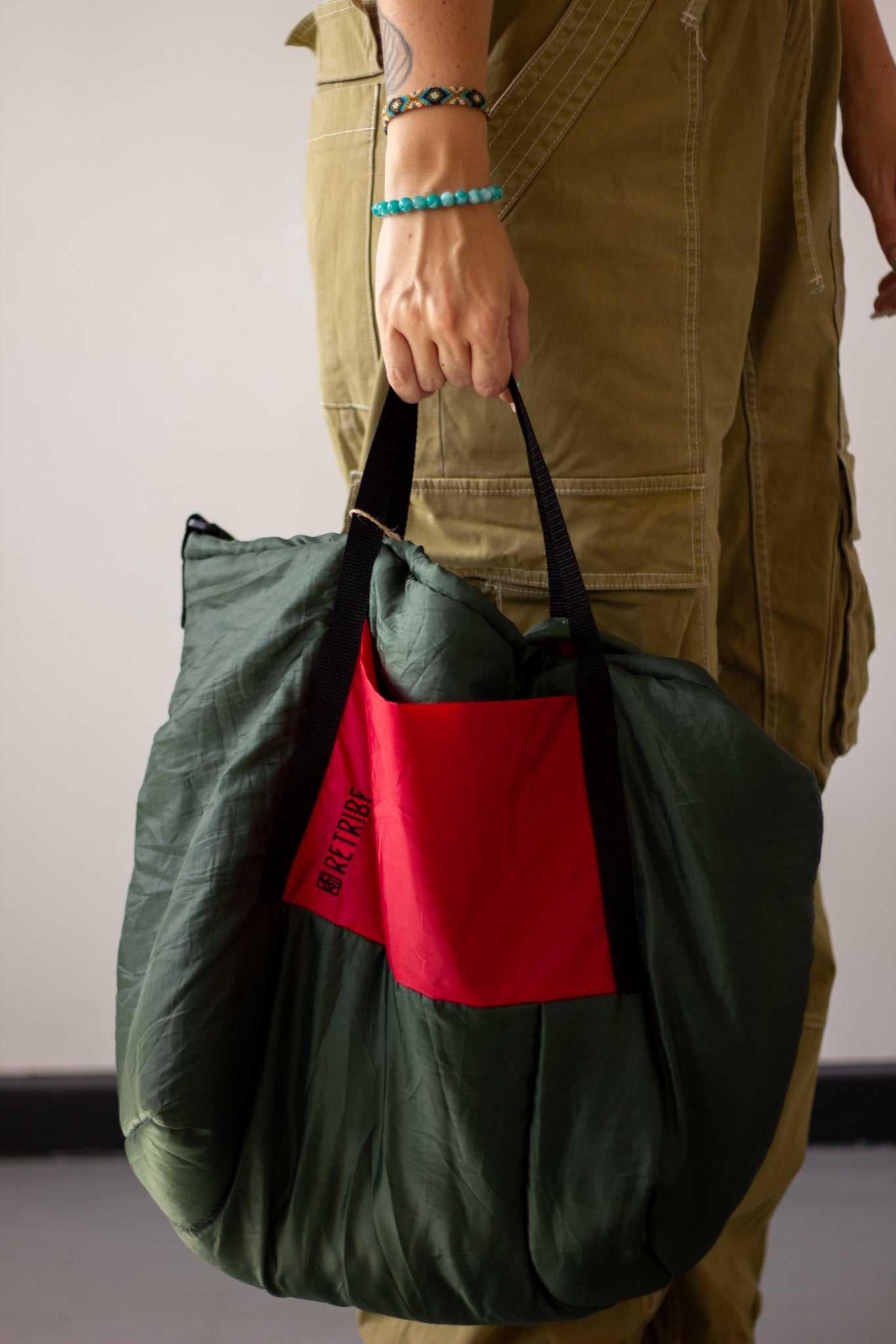 Circular Sleepy Tote Bag Khaki Red